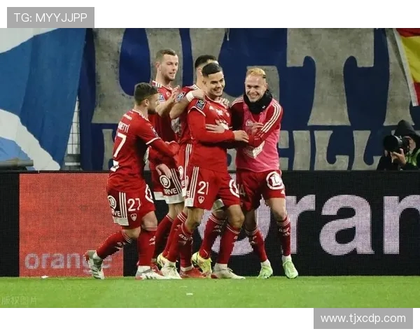 法甲俱乐部战术演变全景图：从4231到343的战略转型