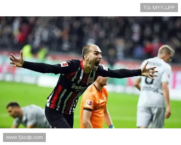 拜仁凯迪拉克首发迎挑战法兰克福四主力后卫伤缺三人能否抵挡